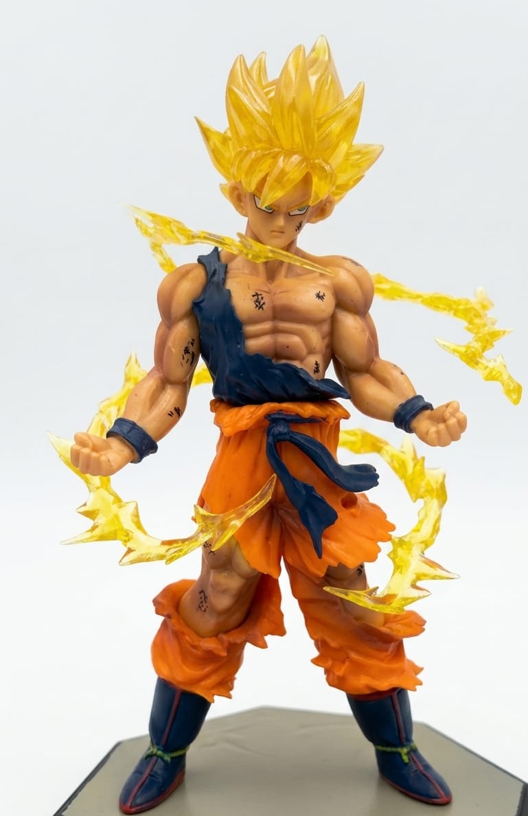 Super Saiyan Goku Battle Damaged Power-Up Figure
